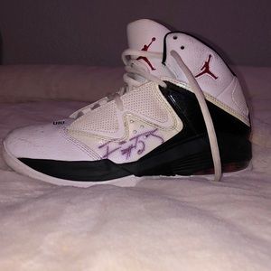 Air Jordan signed by Isaiah Thomas